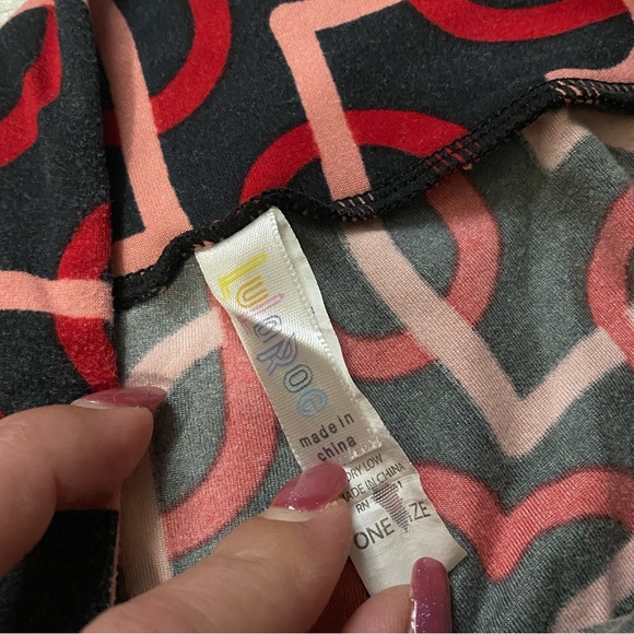 Lularoe Black with Pink & Red Tangled Heart Legging OS - Picture 12 of 13